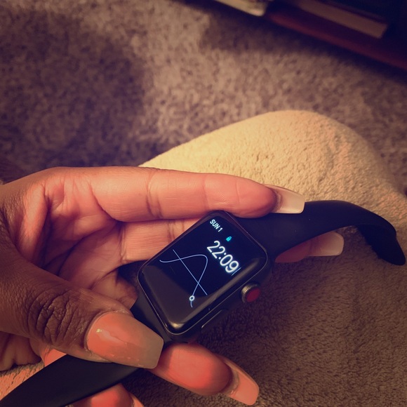Apple Watch Series 3 cellular 42mm - Picture 1 of 5